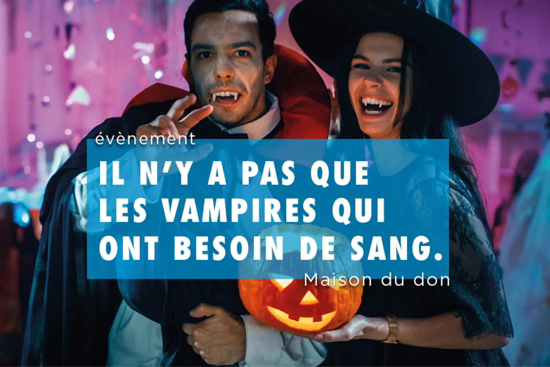 Publicité pour le don de sang : un couple déguisé en vampires avec la phrase Il n'y a pas que les vampires qui ont besoin de sang