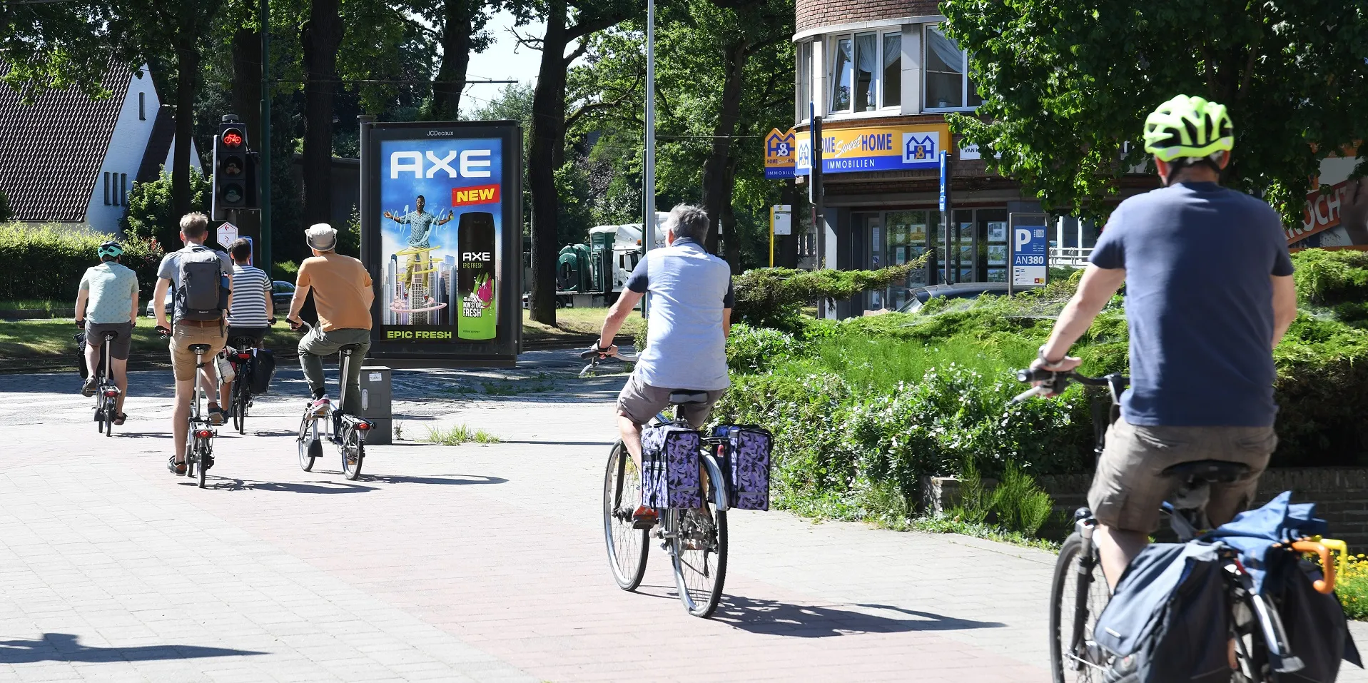 2m2, Deurne, AXE