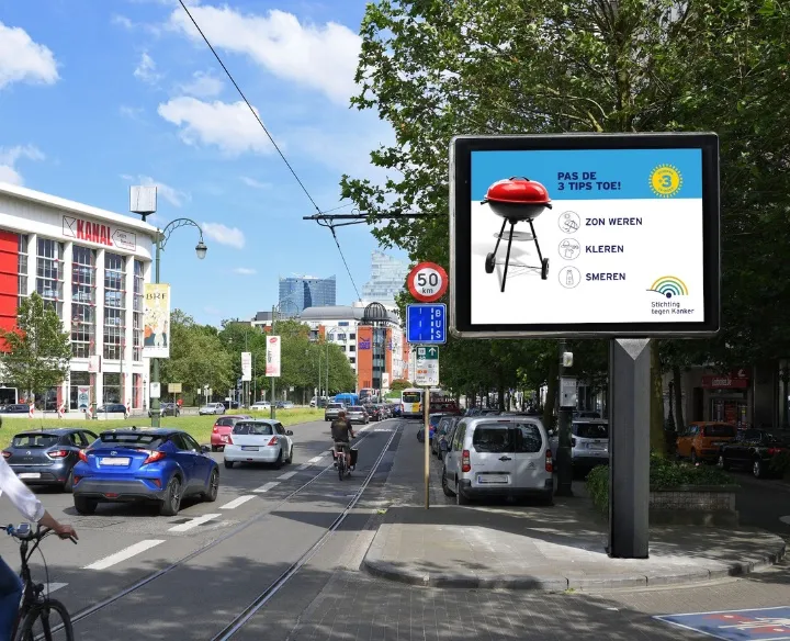 Campagne prévention solaire de la Fondation contre le cancer sur écran DOOH à Bruxelles