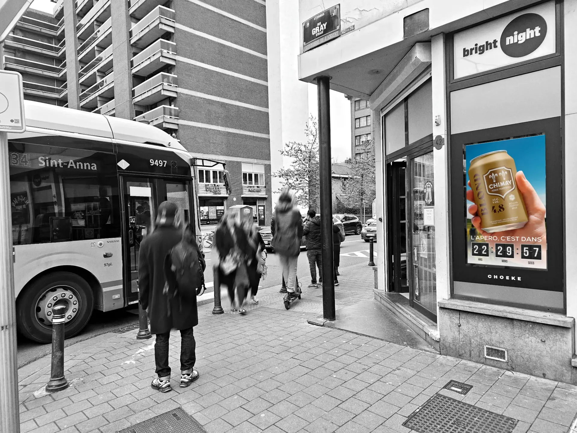 Premium Product Hero - rendu sur écran DOOH