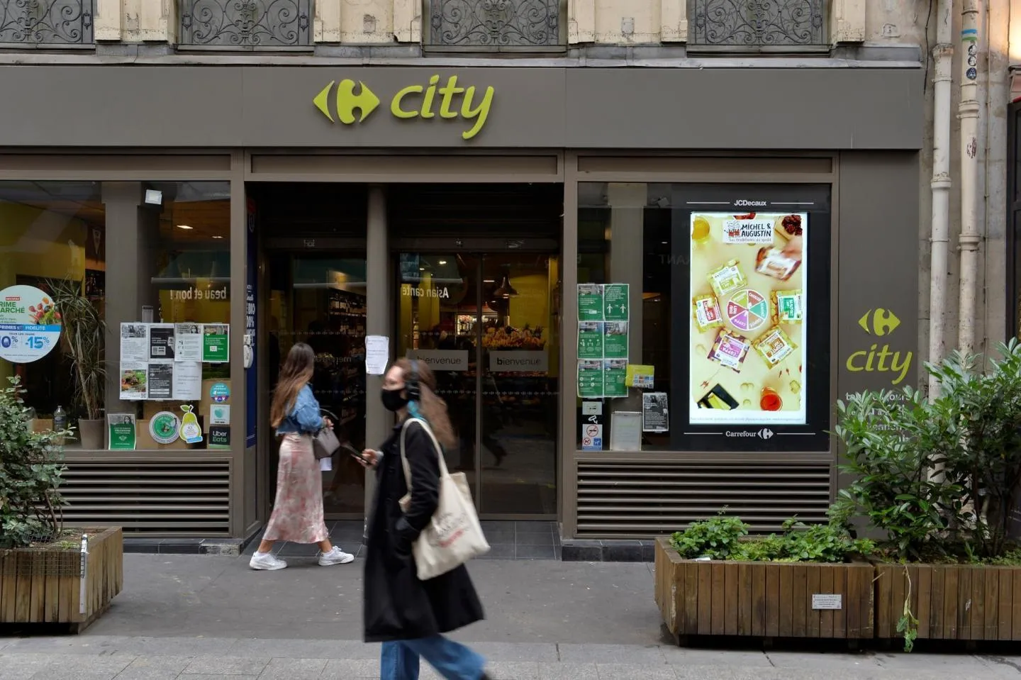 DOOH screen in Paris