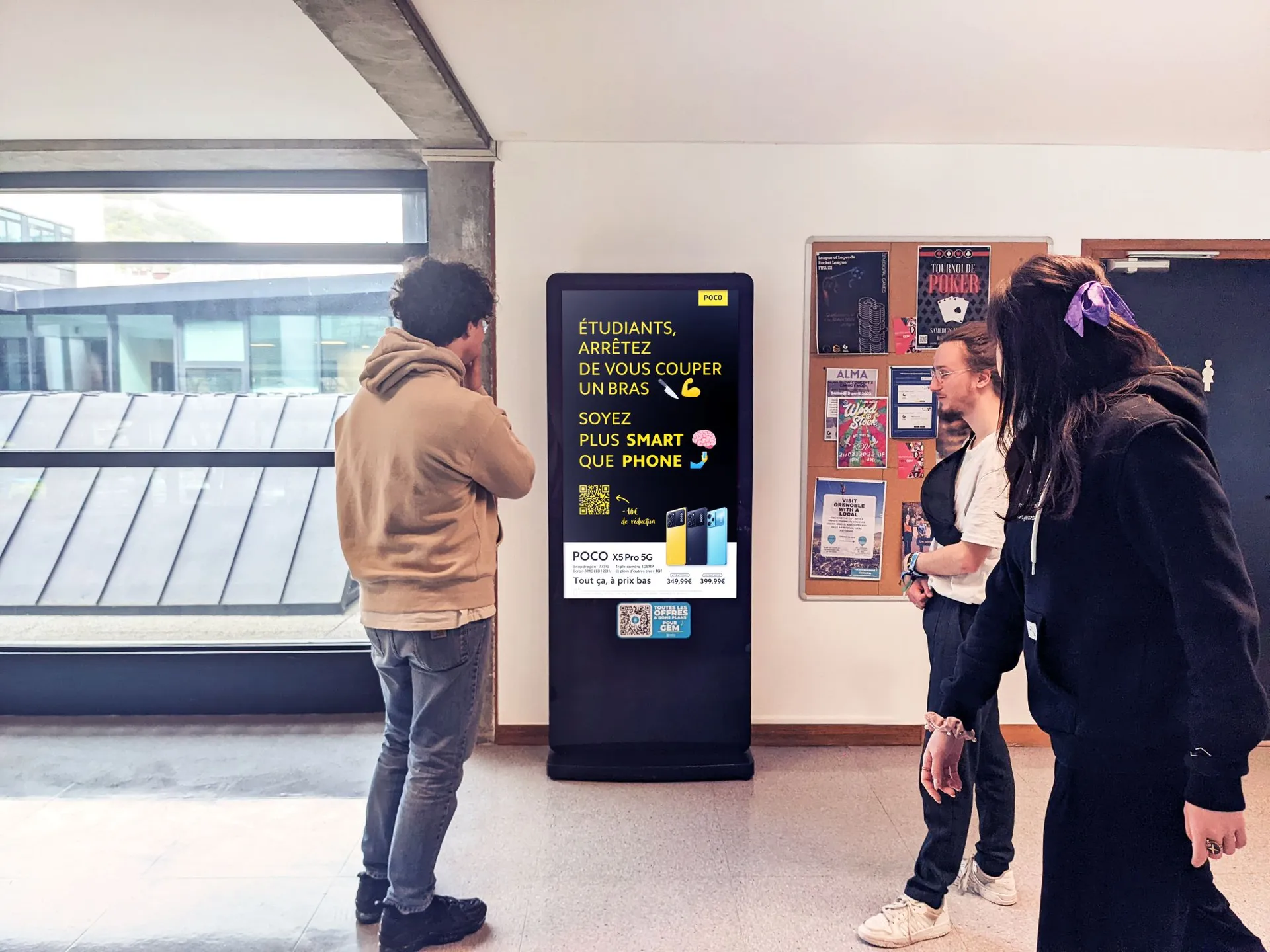 DOOH screen in Paris